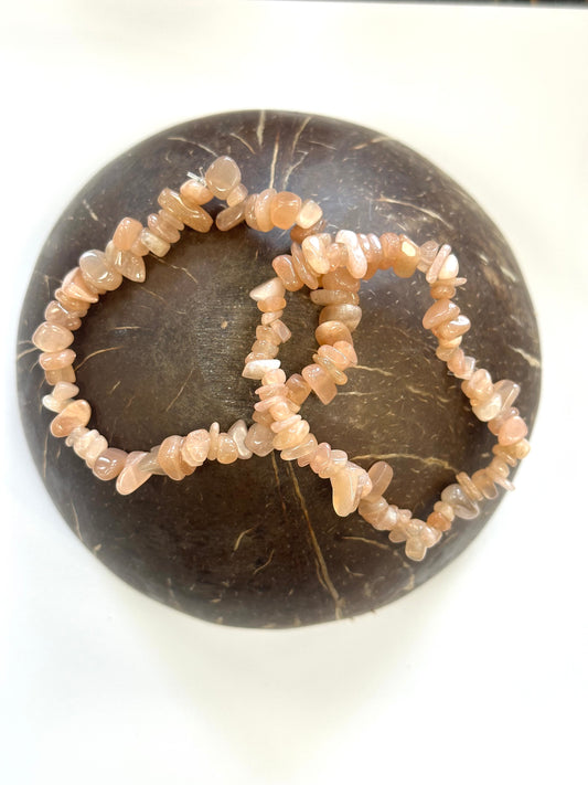 Peach Moonstone Chip Stone Bracelet - New Beginnings, Femininity