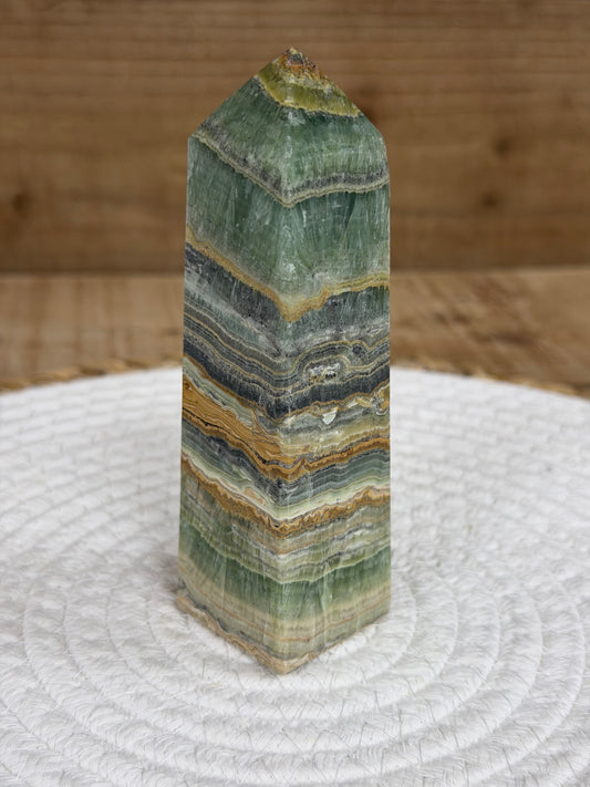 Kiwi Calcite Tower (medium)
